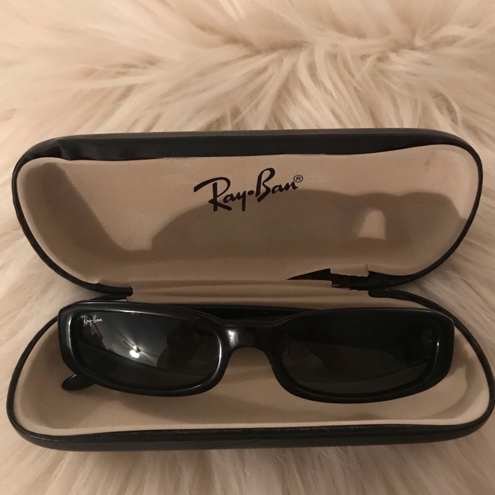 Ray-Ban Black Plastic Frame Women’s Sunglasses